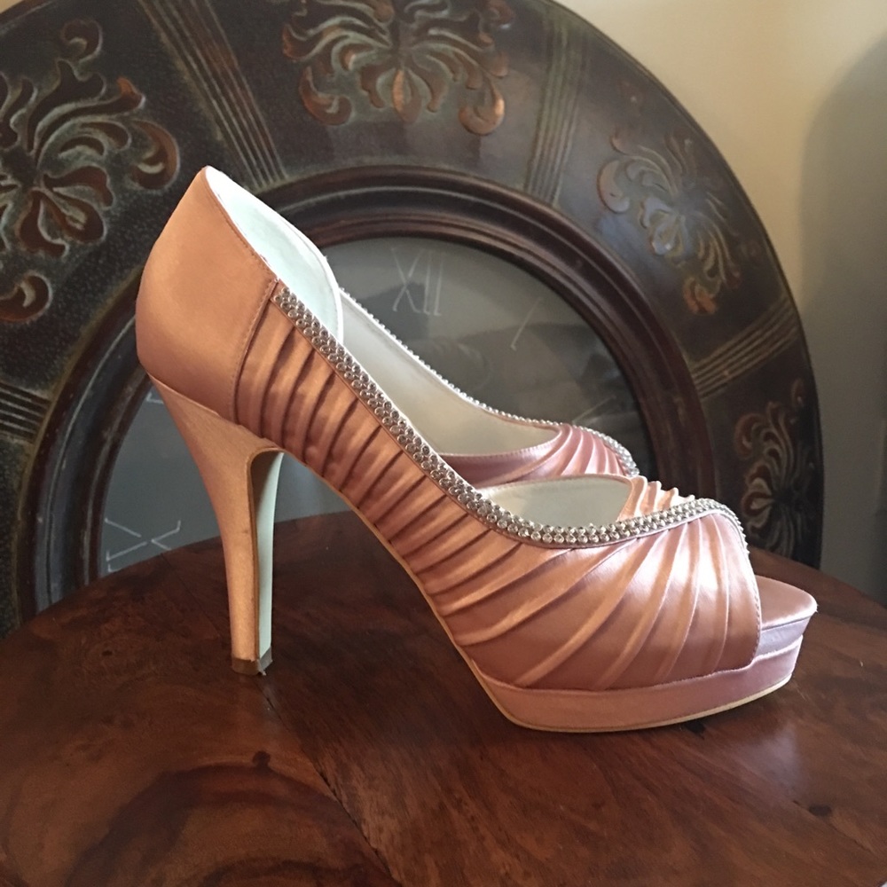 Elegant Park satin heels